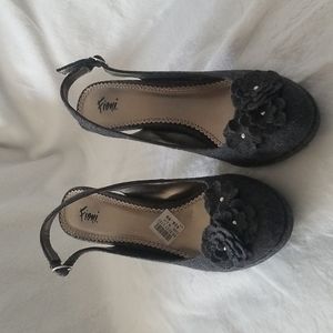 NWT Fiomi felt like heels dark grey